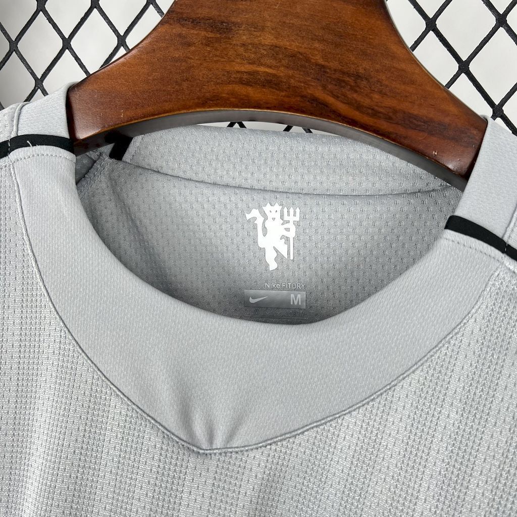 Manchester United 2007/08 Grey Goalkeeper - Retro