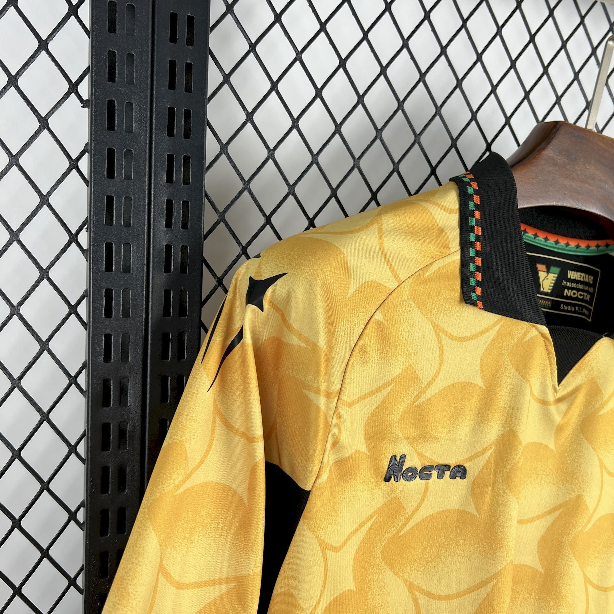 Venezia 2025/26 Gold Goalkeeper Long Sleeve - Fan Version