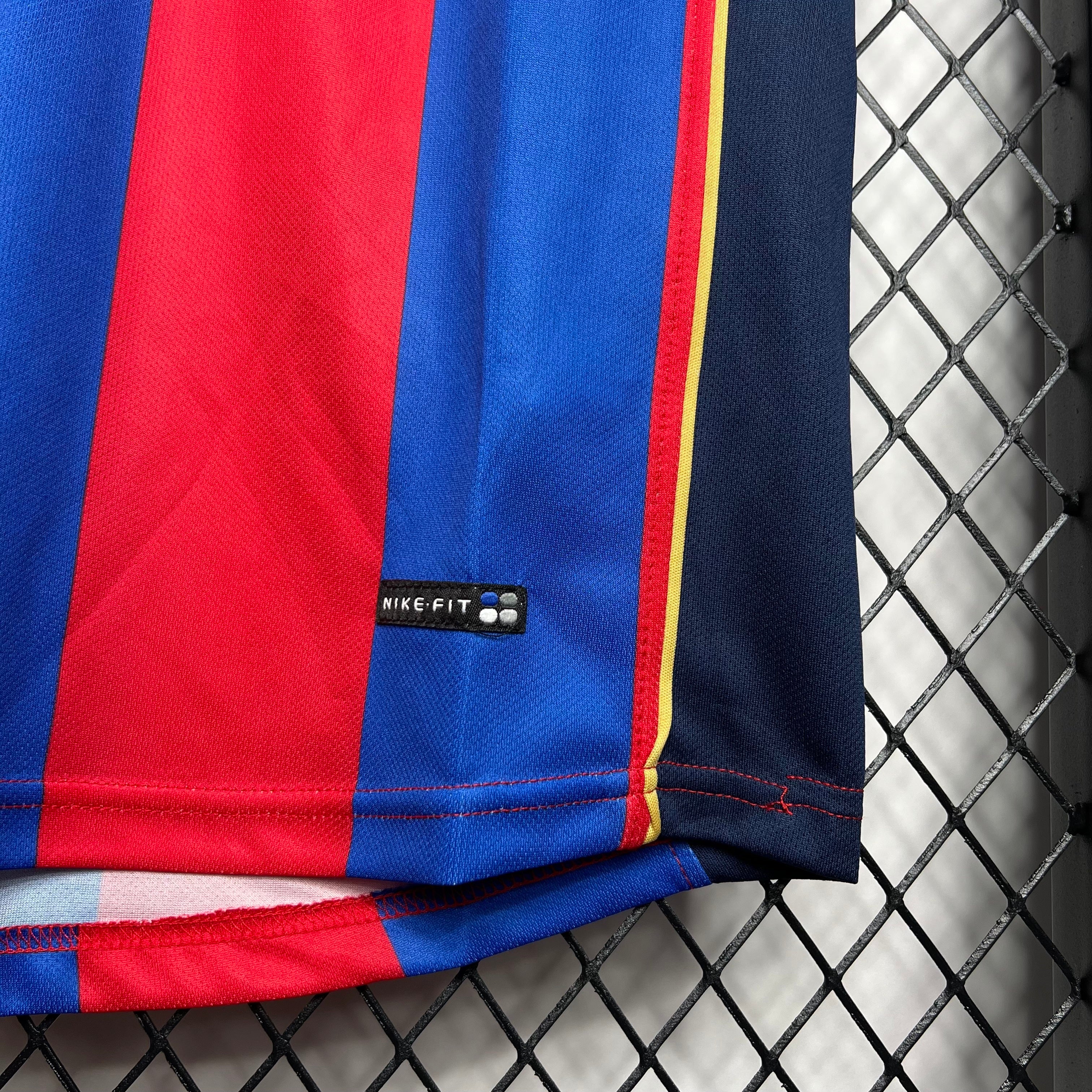 Barcelona 2001/02 Home - Retro