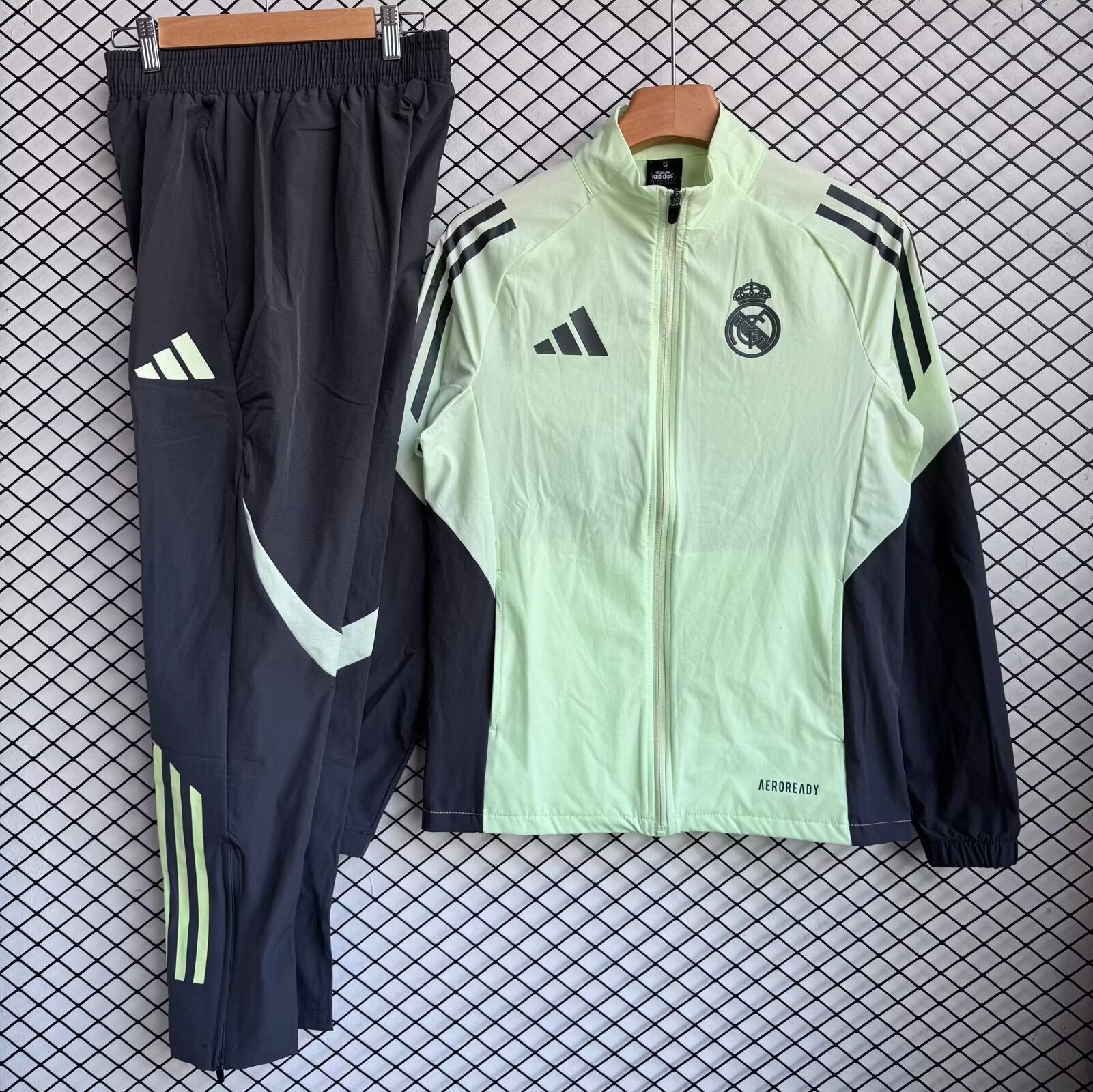 Real Madrid 2026/27 Lime - Windbreaker Tracksuit