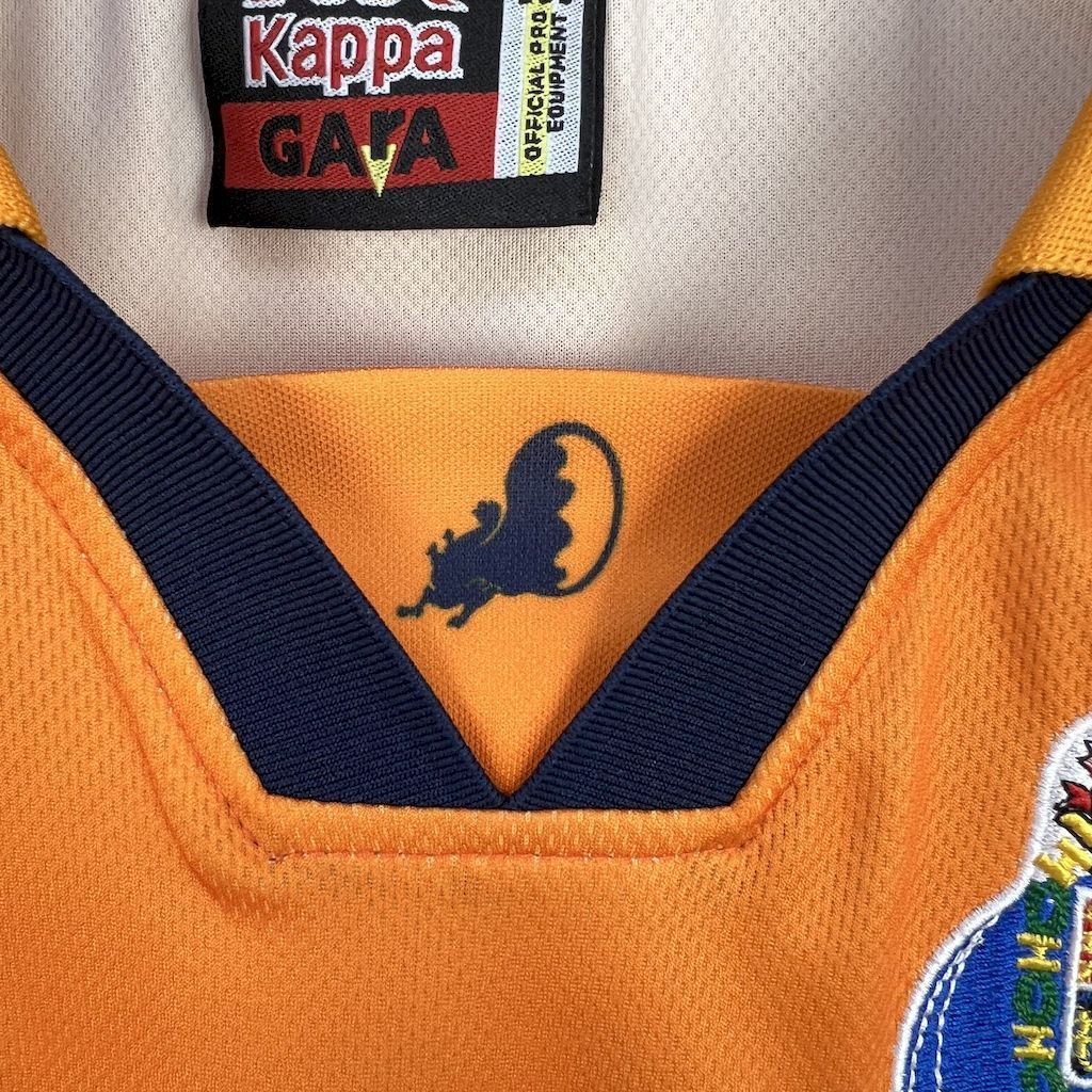 Porto away retro football jersey collar close-up with Kappa label and V-neck trim